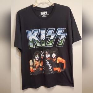 275. NWOT - Kiss Graphic Band T-Shirt